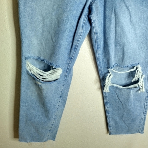 NWT Urban outfitters BDG High-Waisted Slim Straight Jean Ripped Light Wash sz 30 - Picture 4 of 10